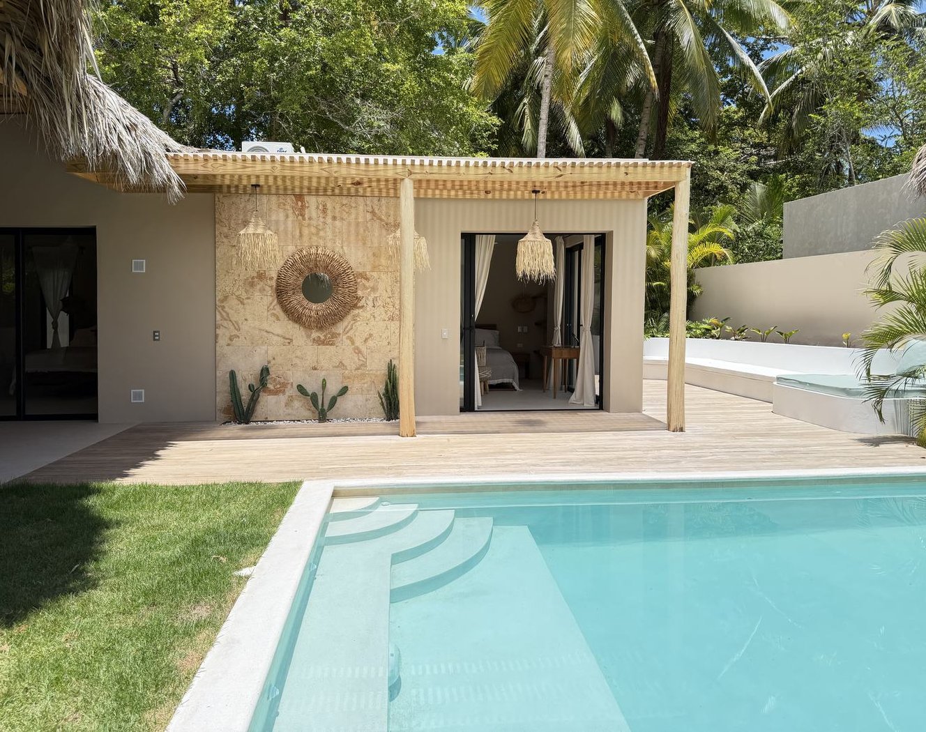 La piscine, la terrasse de bois et la casita — Villas Origen