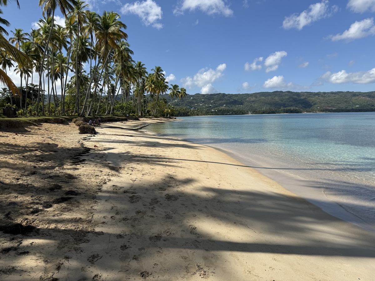 La courbe calme de la baie de Cosón